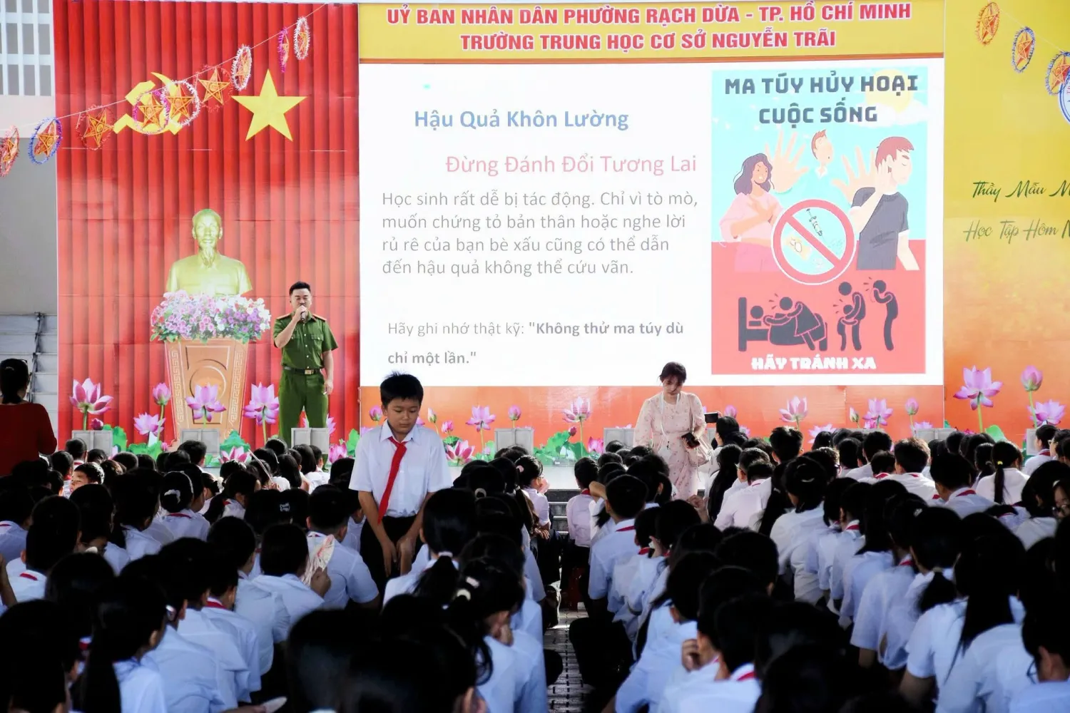 Công an phường tuyên truyền an toàn giao thông và phòng, chống ma túy cho học sinh