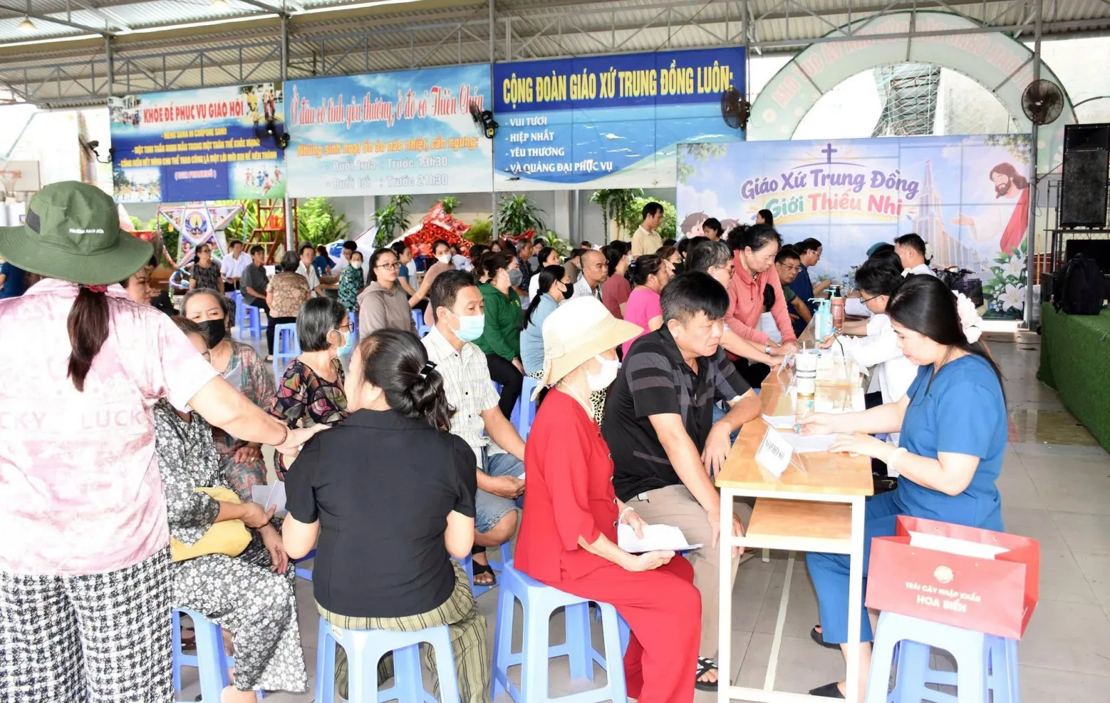 314 người dân được khám sức khỏe miễn phí tại Giáo xứ Trung Đồng