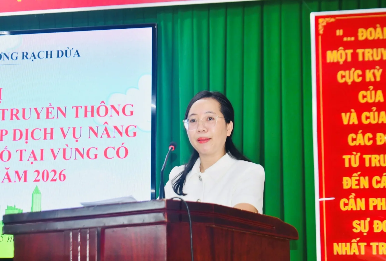 Bà Trần Thị Xuân, Phó Chủ tịch UBND phường phát biểu tại lễ phát động.
