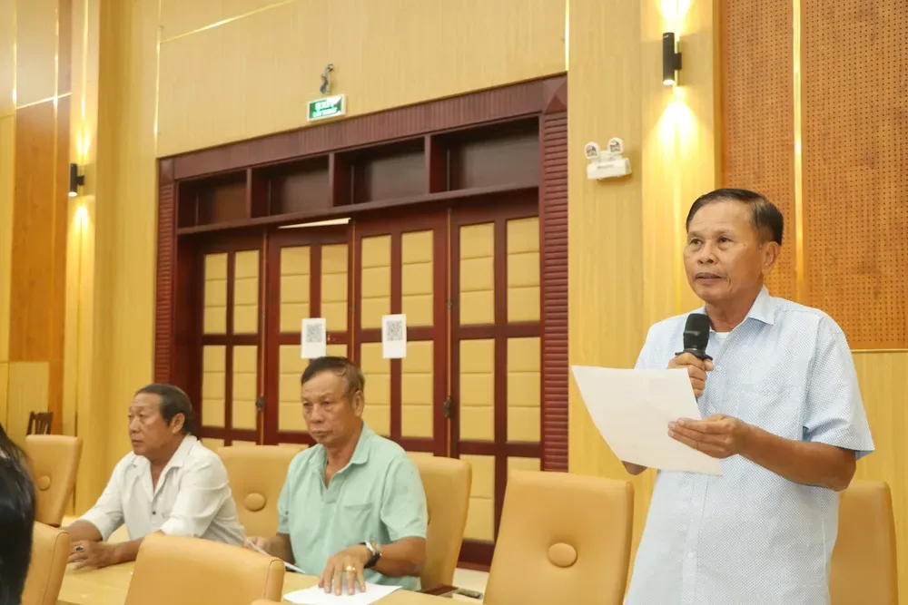 Cử tri Nguyễn Văn Phấn, khu phố 5, phường Vũng Tàu nêu ý kiến tại hội nghị.