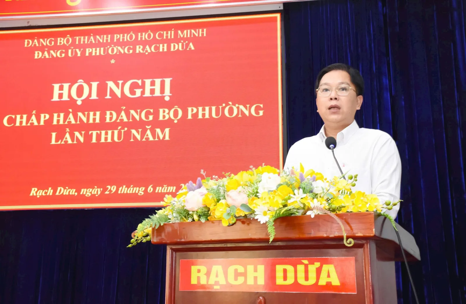 Bí thư Đảng ủy, Chủ tịch HĐND phường Nguyễn Phúc Hoàng phát biểu chỉ đạo.