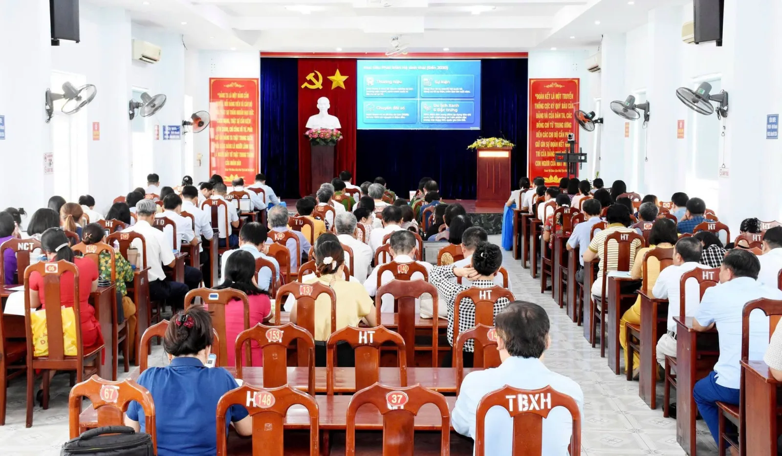 Toàn cảnh hội nghị tại điểm cầu phường Rạch Dừa