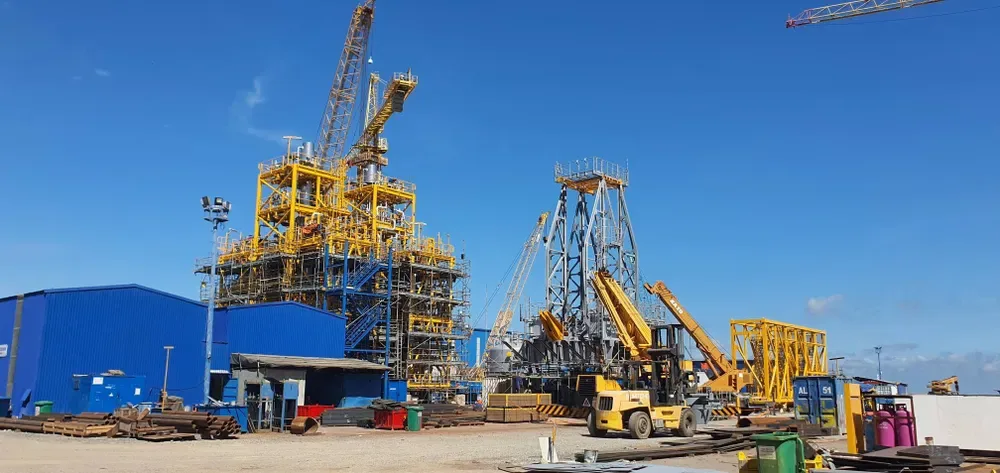 Một nhà máy cơ khí đang hoạt động tại Khu công nghiệp Đông Xuyên, phường Rạch Dừa.