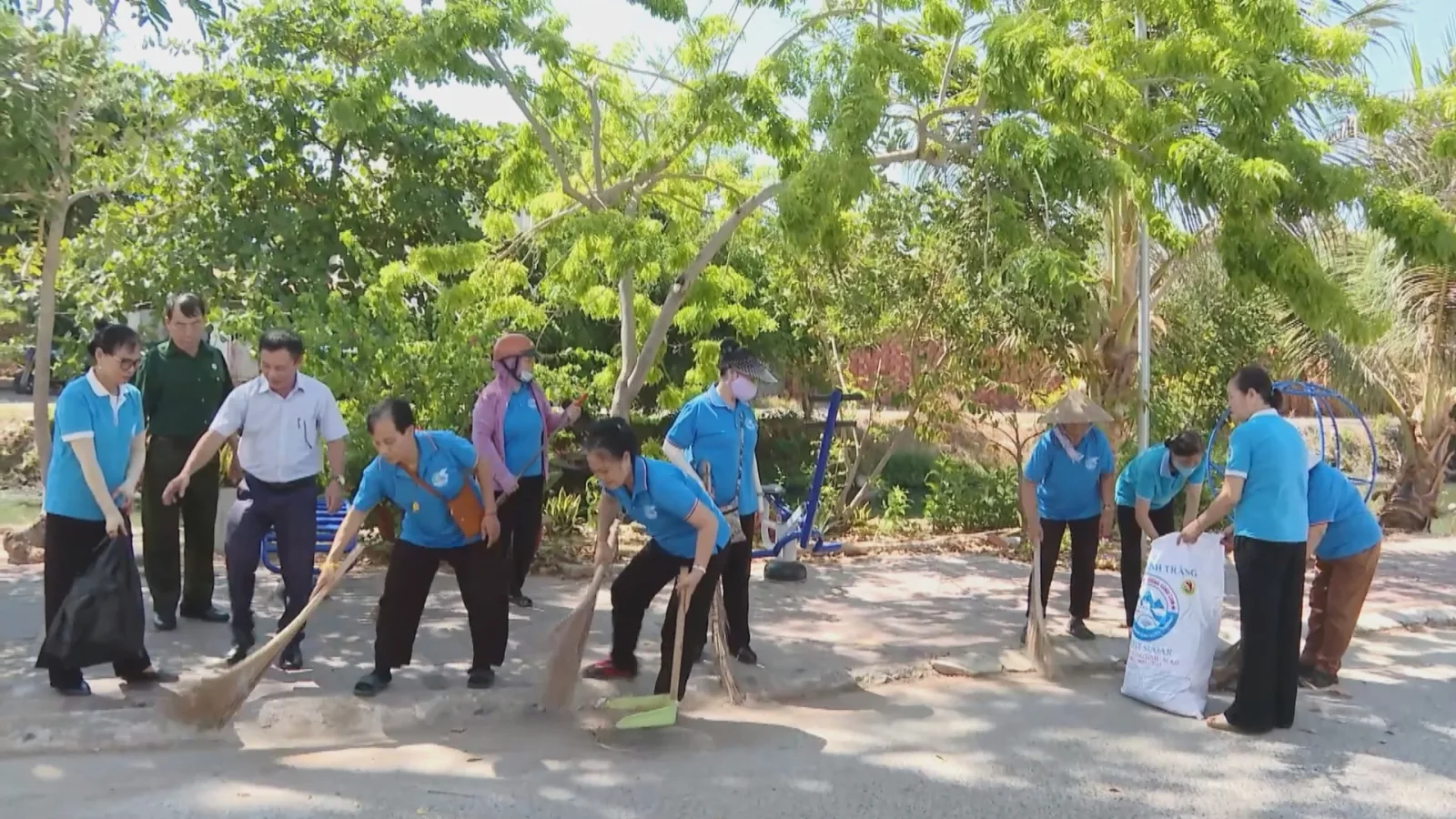 Tận tụy vì dân, vững lòng với Đảng