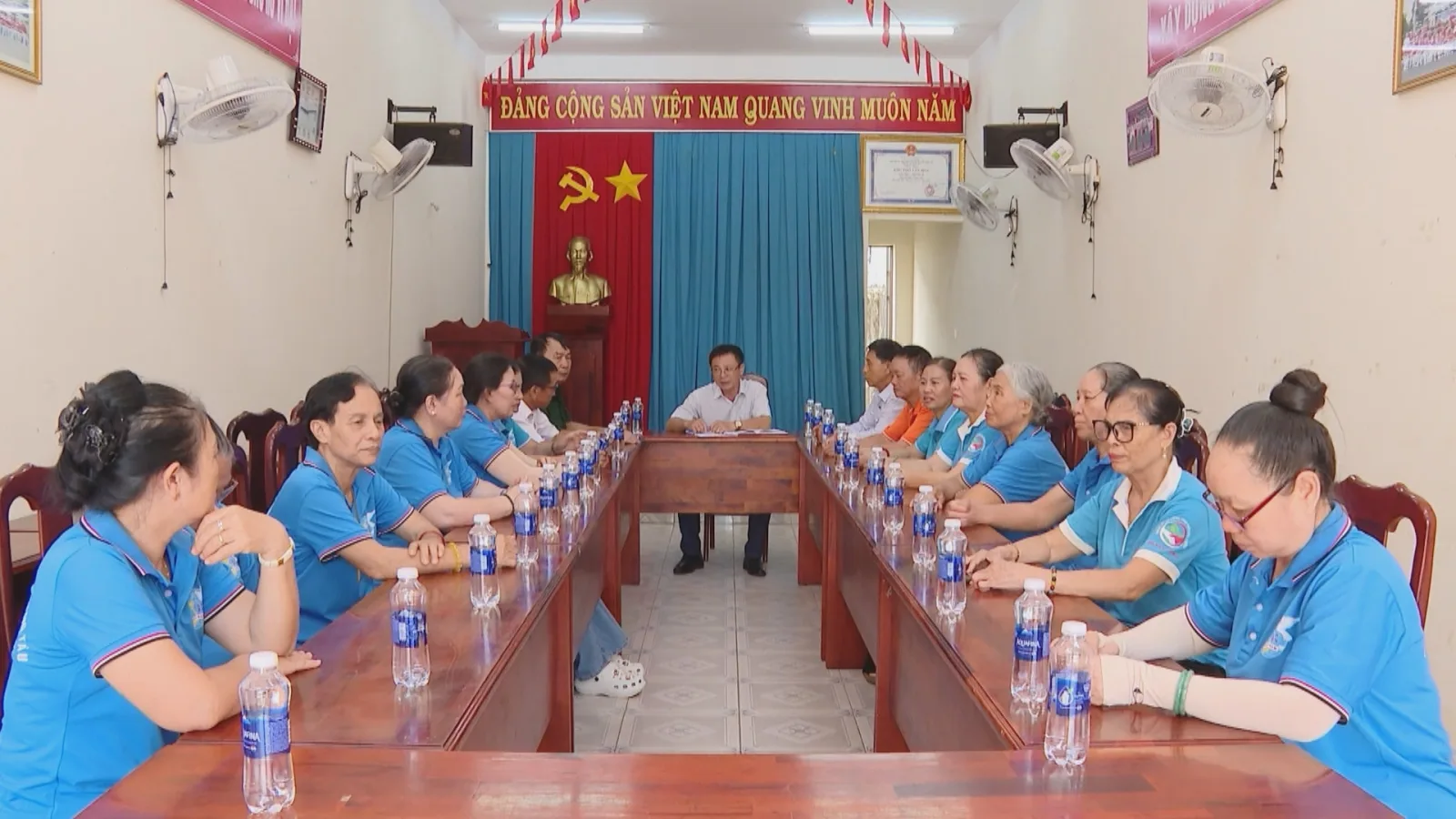 Ông Phạm Văn Phương chủ trì họp Chi bộ, triển khai các nhiệm vụ xây dựng khu phố văn minh