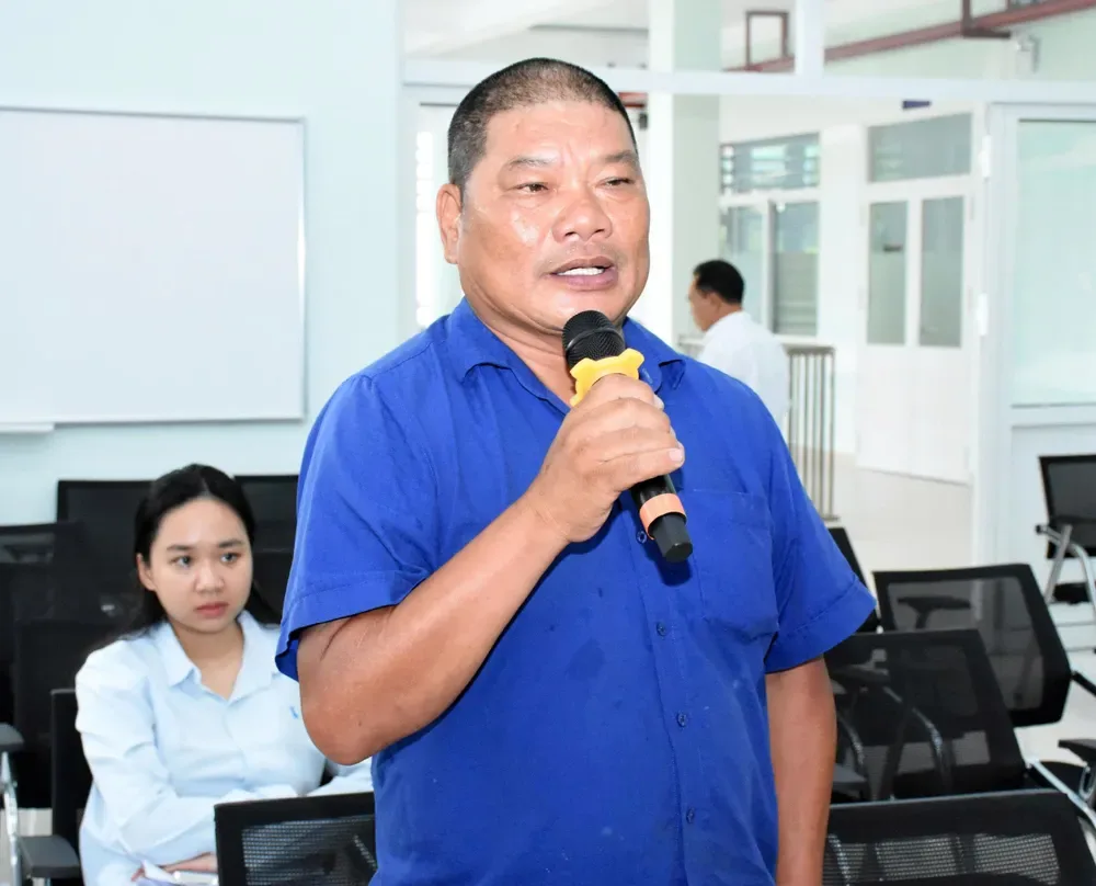 Đại diện đơn vị thu gom, vận chuyển rác phát biểu tại hội nghị.