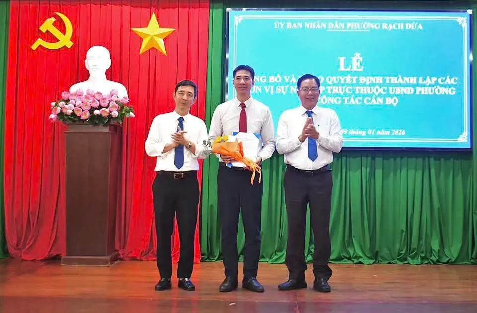 Ông Trần Triệu Phú, Phó Chánh Văn phòng UBND - HĐND phường được bổ nhiệm giữ chức Quyền Giám đốc Trung tâm Cung ứng dịch vụ công.