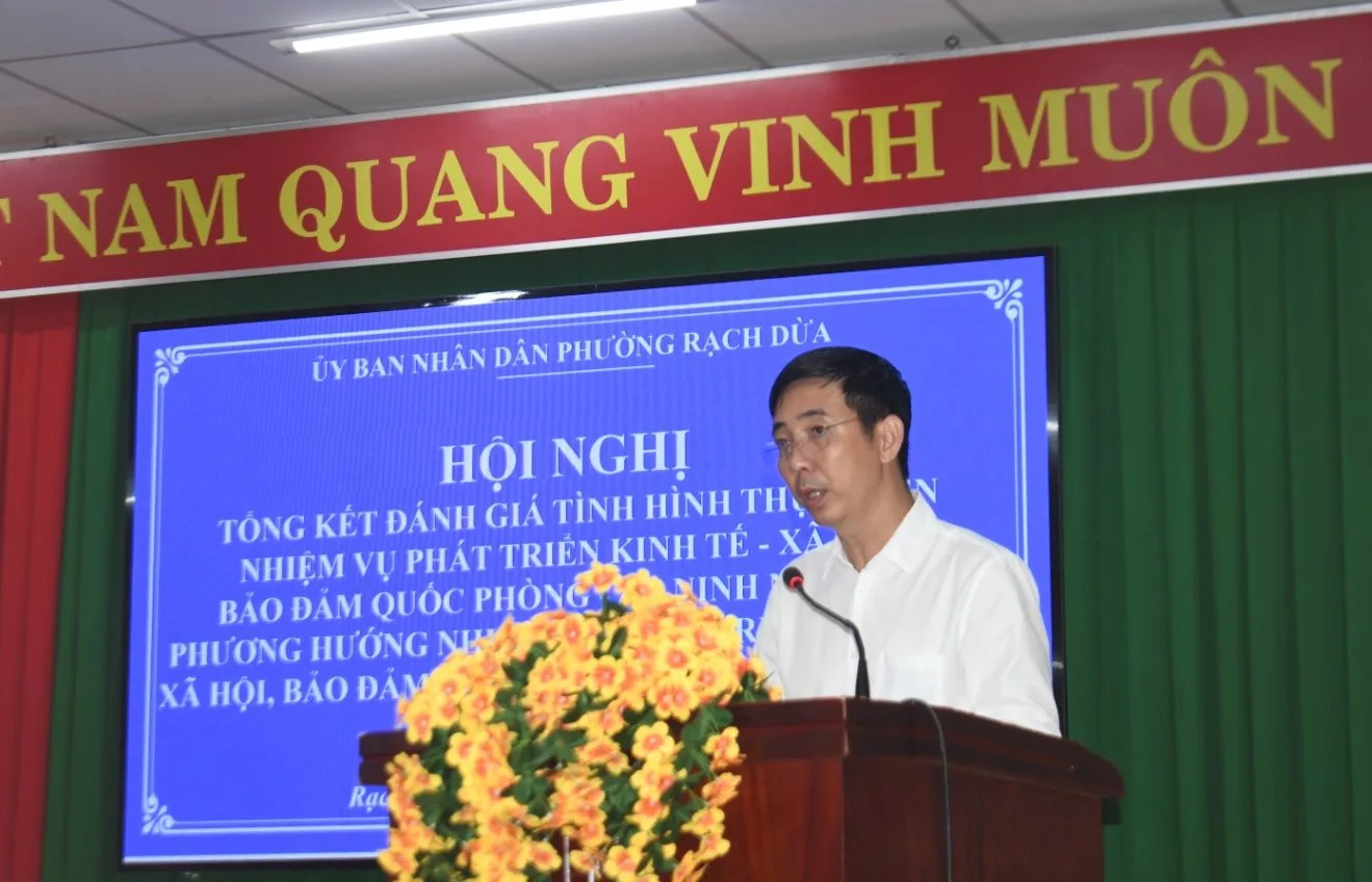 Chủ tịch UBND phường Trần Anh Tuấn phát biểu tại hội nghị.
