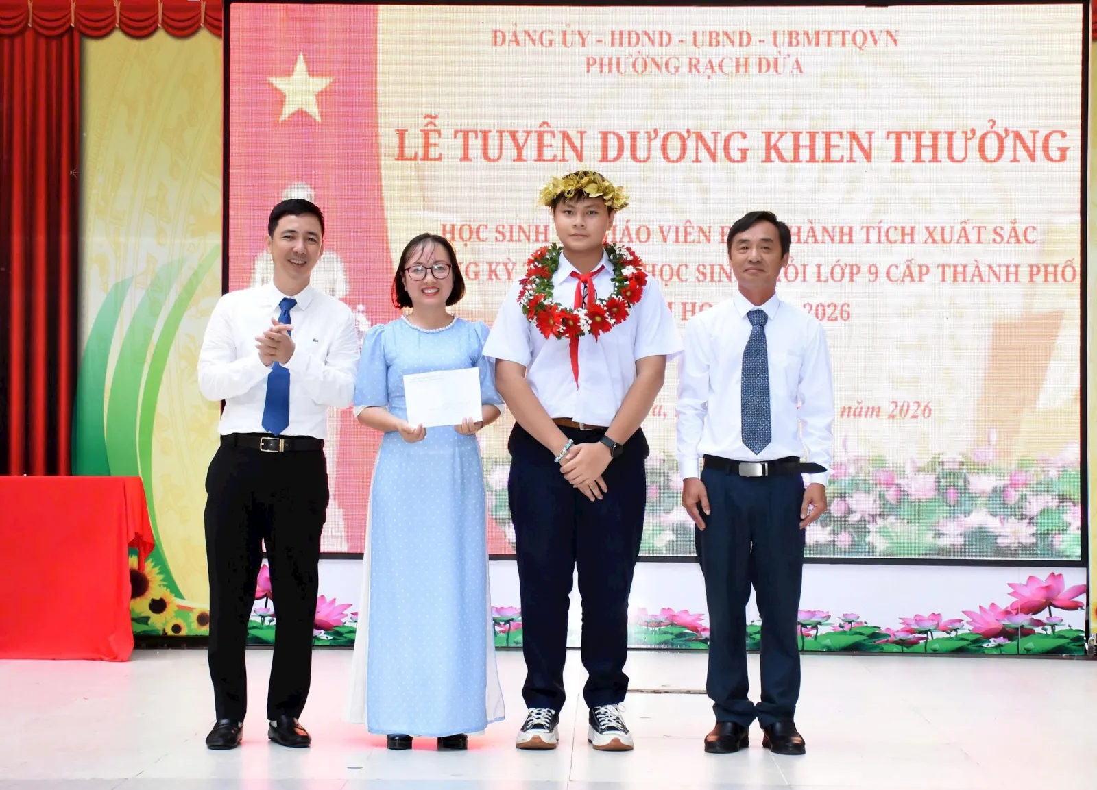 Tuyên dương 23 học sinh đạt giải học sinh giỏi lớp 9 cấp Thành phố